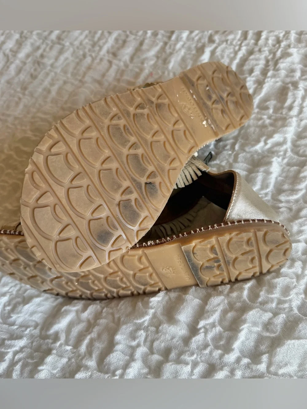 Manitobah Wasaga Ankle Sandals 8 Metallic Leather Fringe Floral Comfort
